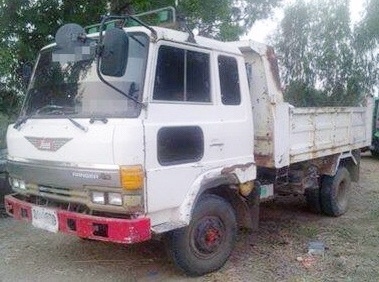 HINO FD 185 HP HO7C หกล้อดั๊มพ์ กระบะดั๊มพ์เหล็ก 5 ตันความยาว 3.60 เมตรสภาพดีพร้อมบรรทุกหนักได้เลย เครื่องยนต์ 185 แรงแน่นดีแรงไม่มีเยิ้ม ภายในห้องเก๋งคอนโซลสวยครบ แอร์เย็น พวงมาลัยเพาเวอร์ ระบบเบรคทริ๊ปฟี้ครบครัน ช่วงล่างแน่นคัชซีไม่มีบวม ยาง 8.25 ขอบ 16 HINO FD 185 HP HO7C หกล้อดั๊มพ์ กระบะดั๊มพ์เหล็ก 5 ตันความยาว 3.60 เมตรสภาพดีพร้อมบรรทุกหนักได้เลย เครื่องยนต์ 185 แรงแน่นดีแรงไม่มีเยิ้ม ภายในห้องเก๋งคอนโซลสวยครบ แอร์เย็น พวงมาลัยเพาเวอร์ ระบบเบรคทริ๊ปฟี้ครบครัน ช่วงล่างแน่นคัชซีไม่มีบวม ยาง 8.25 ขอบ 16