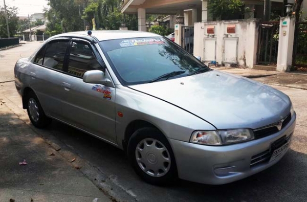Mitsubishi lancer ท้ายเบนซ์ ปี 97 เครื่อง 4g15 dohc เกียร์ M/T ไม่ติดแก๊ส เครื่องดี เกียร์ดี ไม่มีปัญหาความร้อน ช่วงล่างเงียบ เลี้ยวไม่ดัง แอร์หนาว เพลงเพราะ ภายในสวย กระจกไฟฟ้า ปรับและพับไฟฟ้า เซ็นทรัลล็อค พร้อมใช้   ขอขายราคานี้งดต่อรองนะครับ  ราคา 59,0