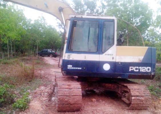 KOMATSU PC 120-5 เอกสารใบอินวอย รถบอดี้สวยเต็มดีพร้อมทำงานได้เลย เครื่องเดิมๆปั๊มเดิมทำงานเร็วไม่มีโหลด ภายในเก๋งคอนโทรลยาว แอร์เย็น ไฟฟ้าตัดมอเตอร์คันเร่ง หน้าจอครบ ภายนอกบูมอาร์มสวยไม่มีปะ เอวแน่น ช่วงล่างดีโรลเลอร์โซ่บูทใบแทรกประมาณ 65\% เฟลมไม่มีผุ สป๊