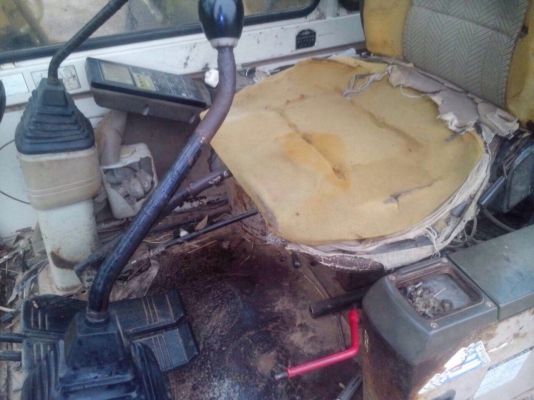 KOMATSU PC 120-5 เอกสารใบอินวอย รถบอดี้สวยเต็มดีพร้อมทำงานได้เลย เครื่องเดิมๆปั๊มเดิมทำงานเร็วไม่มีโหลด ภายในเก๋งคอนโทรลยาว แอร์เย็น ไฟฟ้าตัดมอเตอร์คันเร่ง หน้าจอครบ ภายนอกบูมอาร์มสวยไม่มีปะ เอวแน่น ช่วงล่างดีโรลเลอร์โซ่บูทใบแทรกประมาณ 65\% เฟลมไม่มีผุ สป๊ KOMATSU PC 120-5 เอกสารใบอินวอย รถบอดี้สวยเต็มดีพร้อมทำงานได้เลย เครื่องเดิมๆปั๊มเดิมทำงานเร็วไม่มีโหลด ภายในเก๋งคอนโทรลยาว แอร์เย็น ไฟฟ้าตัดมอเตอร์คันเร่ง หน้าจอครบ ภายนอกบูมอาร์มสวยไม่มีปะ เอวแน่น ช่วงล่างดีโรลเลอร์โซ่บูทใบแทรกประมาณ 65\% เฟลมไม่มีผุ สป๊