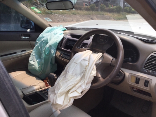 ขายเป็นอะไหล่ทั้งคัน Toyota Camry ปี 06 2.0E