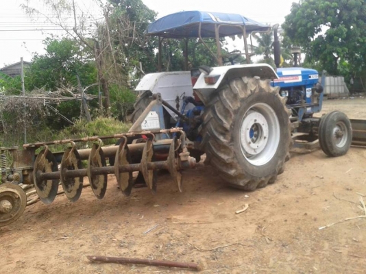 ขายรถไถFORD 6610เสื้อลาย ป้ายแดง สงวนพงษ์ เอกสารเล่มทะเบียน เครื่องดี ปั๊มแรง สภาพพร้อมลุยงาน ใบมีดพร้อมผานหลัง ยางดี