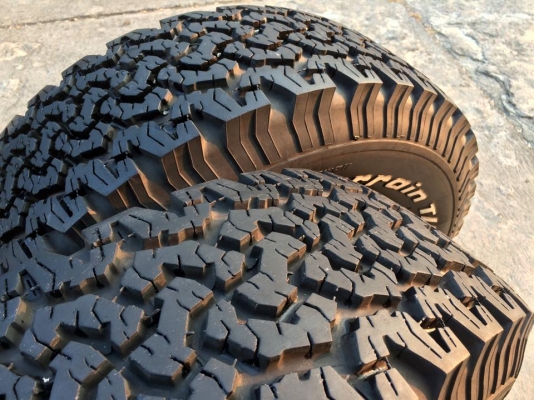 ขายยาง BF Goodrich All-terrain 265 75 r16 ปี13 หนวดติดตุ่ม