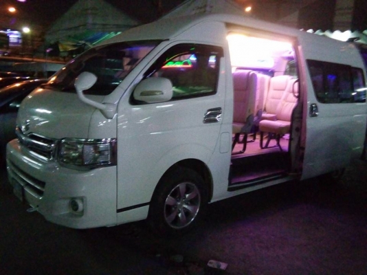 รถตู้ TOYOTA COMMUTER 2.5 ดีเซลล์ ปี 2012 แต่งวีไอพี เบาะ 4 แถว ราคา 899,000 บาทโทร สอบถาม คุณตันหยง 0902726669