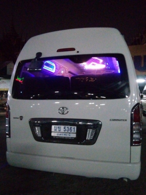 รถตู้ TOYOTA COMMUTER 2.5 ดีเซลล์ ปี 2012 แต่งวีไอพี เบาะ 4 แถว ราคา 899,000 บาทโทร สอบถาม คุณตันหยง 0902726669