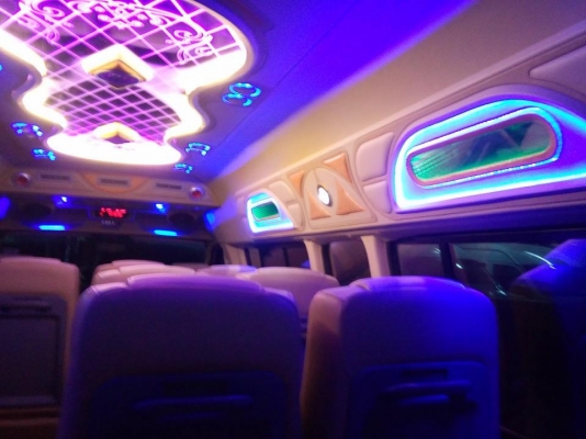 รถตู้ TOYOTA COMMUTER 2.5 ดีเซลล์ ปี 2012 แต่งวีไอพี เบาะ 4 แถว ราคา 899,000 บาทโทร สอบถาม คุณตันหยง 0902726669