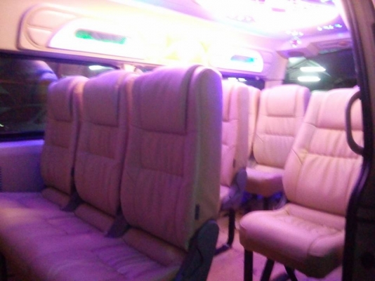 รถตู้ TOYOTA COMMUTER 2.5 ดีเซลล์ ปี 2012 แต่งวีไอพี เบาะ 4 แถว ราคา 899,000 บาทโทร สอบถาม คุณตันหยง 0902726669