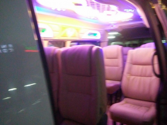 รถตู้ TOYOTA COMMUTER 2.5 ดีเซลล์ ปี 2012 แต่งวีไอพี เบาะ 4 แถว ราคา 899,000 บาทโทร สอบถาม คุณตันหยง 0902726669