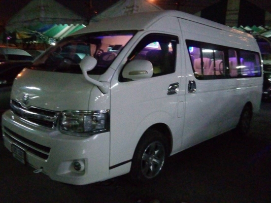 รถตู้ TOYOTA COMMUTER 2.5 ดีเซลล์ ปี 2012 แต่งวีไอพี เบาะ 4 แถว ราคา 899,000 บาทโทร สอบถาม คุณตันหยง 0902726669