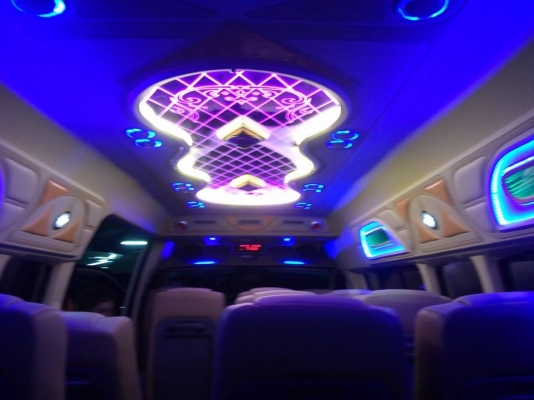 รถตู้ TOYOTA COMMUTER 2.5 ดีเซลล์ ปี 2012 แต่งวีไอพี เบาะ 4 แถว ราคา 899,000 บาทโทร สอบถาม คุณตันหยง 0902726669