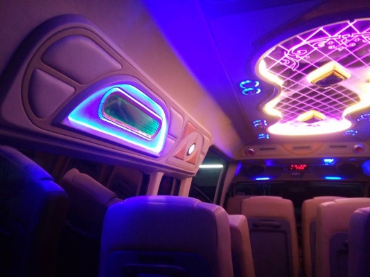 รถตู้ TOYOTA COMMUTER 2.5 ดีเซลล์ ปี 2012 แต่งวีไอพี เบาะ 4 แถว ราคา 899,000 บาทโทร สอบถาม คุณตันหยง 0902726669