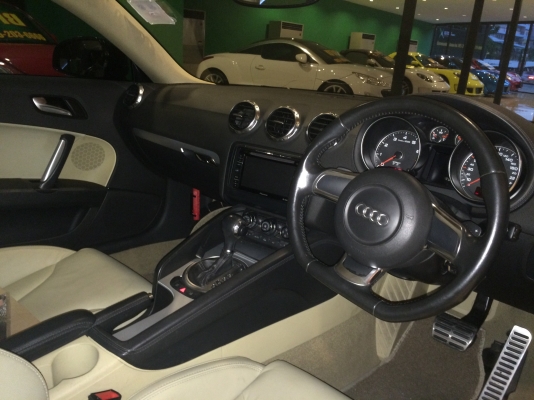 ขาย Audi TT ปี 2007 ชุดแต่ง R8 caractere เต็มรอบคัน เบิกนอก ล้อ avd1 19&quot; ยางใหม่ 4 เส้น ท่อสูตรออก 4 เครื่องเสียงชุดใหญ่ จอ pioneer bluetooth เบาะภายในสีครีมจากห้างหายากสุดๆ รถเคลือบแก้วชุดเต็มดูแลอย่างดี มือเดียวออกห้างซื้อเงินสดชื่อเดี๋ยวในเล่ม สภา