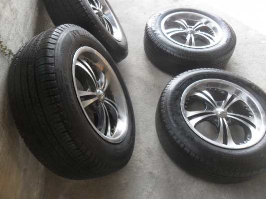 ล้อแม็ก 17นิ้ว 5รู114 พร้อมยาง สวยๆ 4 ล้อ ราคา 6800 บาท ล้อแม็ก 17นิ้ว 5รู114 พร้อมยาง สวยๆ 4 ล้อ ราคา 6800 บาท