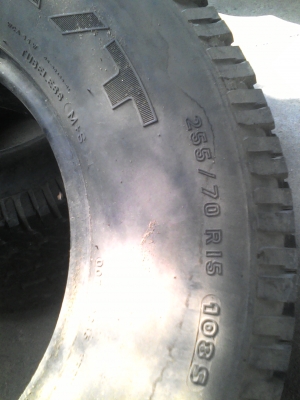 255/70R15 MICHELIN  LTX  A/T   มี 2 เส้น สวย ดอกยางหนา เสมอ ทั้ง 2 เส้น โทร.081-427-3941