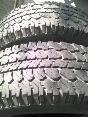 255/70R15 MICHELIN  LTX  A/T   มี 2 เส้น สวย ดอกยางหนา เสมอ ทั้ง 2 เส้น โทร.081-427-3941