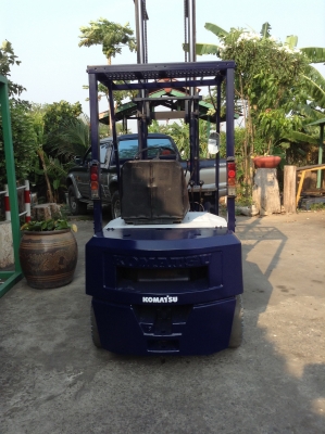 +++ขายโฟล์คลิฟท์ KOMATSU FG15-14  (รถนอก  ทำสีใหม่แล้วครับ)  ขนาด  1.5  ตัน  เครื่องยนต์เบนซิน   เสา  3 เมตร  เกียร์ธรรมดา  งา 1,070  มม.  ยางลมครับ