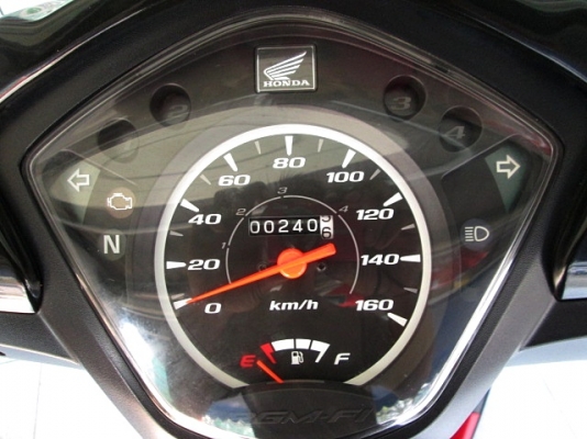 wave 110 i สีดำแดงโฉมใหม่ รถดือน ตุลาคม ปี 57 ไมล์ 240 โล รถใหม่ไมล์น้อยน้องๆป้ายแดง ฟรีโอน แถม 3 รายการ 34900