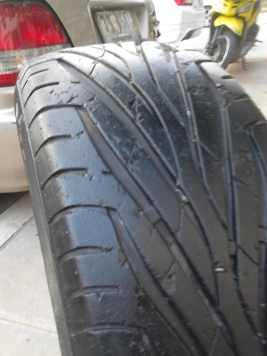 215/55R17 MAXXIS  ปี 2013  มี 1 เส้น TEL.081-427-3941