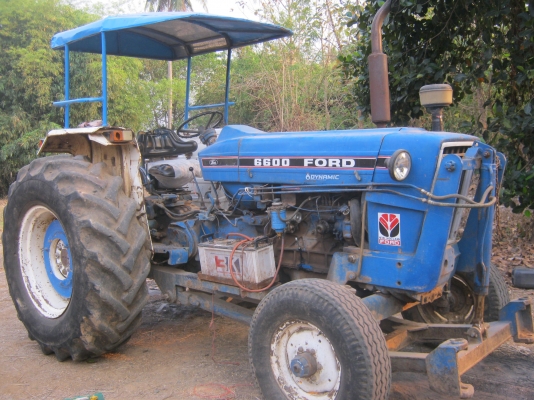 รถไถ FORD 6600 เสื้อลาย