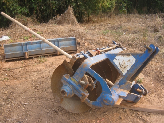 รถไถ FORD 6600 เสื้อลาย