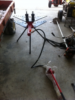 เครื่องดัดท่อตั้งแท่น