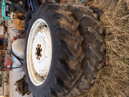 ขายยางรถไถฟอร์ด ขายยางรถไถฟอร์ด