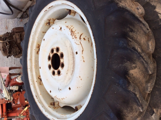 ขายยางรถไถฟอร์ด ขายยางรถไถฟอร์ด