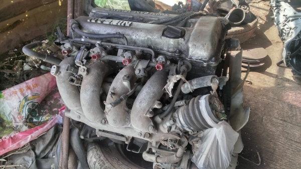 ขายเครื่อง sr 20 ฝาขาวขับหลัง ขายเครื่อง sr 20 ฝาขาวขับหลัง