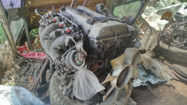 ขายเครื่อง sr 20 ฝาขาวขับหลัง