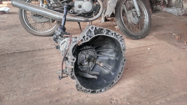 ขายเกียร์ธรรมดา sr 20 ฝาขาว ขับหลัง พร้อมซิ่ง