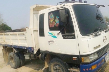 HINO FC 185 HP HO7C หกล้อดั๊มพ์ กระบะดั๊เหล็ก 4 ตันความยาว 3.60 เมตรสภาพดีสวยพร้อมบรรทุกได้เลยครับ เครื่องยนต์ 185 แรงแห้งดีแรงดีไม่มีเยิ้ม หัวเก๋งสมอเงินอย่างสวยยังไม่แจ้งลงเล่มนะครับ ภายในเก๋งคอนโซลสวยครบ แอร์เย็น พวงมาลัยเพาเวอร์ ระบบเบรคทริ๊ปฟี้ครบครั HINO FC 185 HP HO7C หกล้อดั๊มพ์ กระบะดั๊เหล็ก 4 ตันความยาว 3.60 เมตรสภาพดีสวยพร้อมบรรทุกได้เลยครับ เครื่องยนต์ 185 แรงแห้งดีแรงดีไม่มีเยิ้ม หัวเก๋งสมอเงินอย่างสวยยังไม่แจ้งลงเล่มนะครับ ภายในเก๋งคอนโซลสวยครบ แอร์เย็น พวงมาลัยเพาเวอร์ ระบบเบรคทริ๊ปฟี้ครบครั