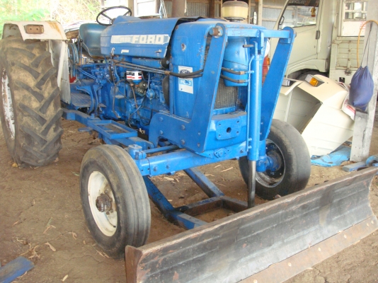 ขายรถไถฟอร์ด77กลองเล็กมีใบดัน..ต่อรองได้ด่วนอยากขายมากครับ