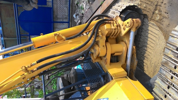 ขายด่วน Komatsu PC 30-6 เก่า ญี่ปุ่น ปั๊มเฟือง   ยังไม่เคยใช้งานในไทย  ชั่วโมงการทำงานน้อยมากๆๆ   โทร 081-3848169  คมศักดิ์  เผ่าพงศ์ษา