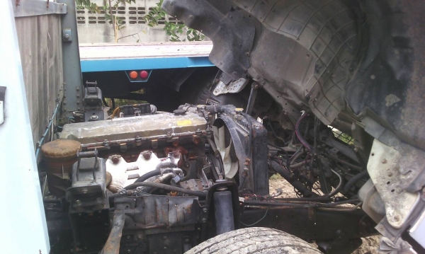 ขายด่วน รถ 6 ล้อ ขนาดกลาง  ยี่ห้อ ISUZU  NPR  120 แรง  เครื่องยนต์ 4 สูบ  ติดแก๊ส NGV   สนใจ โทร 081- 3848169   คมศักดิ์  เผ่าพงศ์ษา