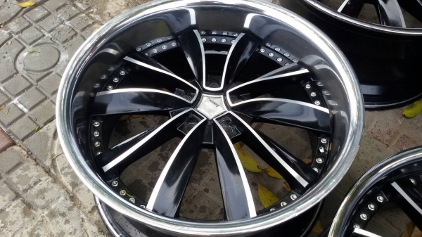 ล้อขอบ 20 5รู 114 ชุดล่ะ 13500