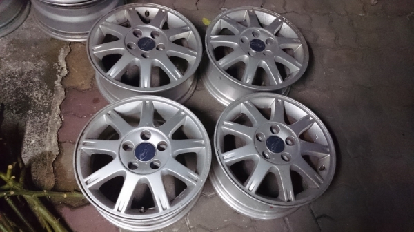 ล้อFord focus 1.8รุ่นแรก