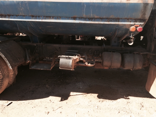 รถน้ำ2เพลา...ขายตามสภาพHino FM17. เครื่องเดิม168แรง เครื่องEh700.  เล่มพร้อม ม.79ไว้