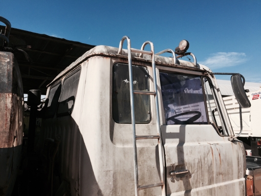 รถน้ำ2เพลา...ขายตามสภาพHino FM17. เครื่องเดิม168แรง เครื่องEh700.  เล่มพร้อม ม.79ไว้