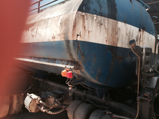 รถน้ำ2เพลา...ขายตามสภาพHino FM17. เครื่องเดิม168แรง เครื่องEh700.  เล่มพร้อม ม.79ไว้