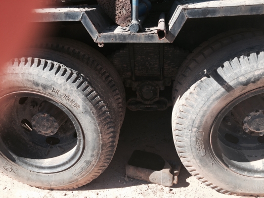 รถน้ำ2เพลา...ขายตามสภาพHino FM17. เครื่องเดิม168แรง เครื่องEh700.  เล่มพร้อม ม.79ไว้