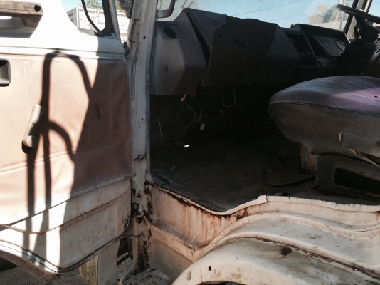 รถน้ำ2เพลา...ขายตามสภาพHino FM17. เครื่องเดิม168แรง เครื่องEh700.  เล่มพร้อม ม.79ไว้