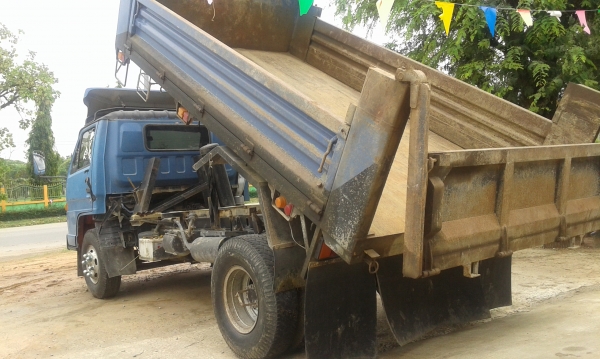 หกล้อ อีซูซุ NPR115แรง(สั่งลุยแท้).ดั้มสามมิตรปี38 ราคา 555,000บ แอร์ ซ่วงล่างหน้าFหนัง F รถสภาพดีเดิมๆพร้อมลุย ทะเบียนพร้อมโอน ครับ