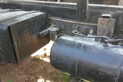 ISUZU JCM 175 HP 6BG1 สิบล้อดั๊มพ์เพลาเดียว กระบะดั๊มพ์ไม้คอกสูงเกษตรพื้นเหล็กสภาพดีพร้อมบรรทุกได้เลยครับ เครื่องยนต์ 175 แรงลงเล่มครบพร้อมเครื่องแรงดีแห้งดีไม่เยิ้ม หัวเก๋งเดิมๆมีผุบ้างภายในคอนโซลยังอยู่ พวงมาลัยเพาเวอร์ เบรคลม ช่วงล่างคัชซีมีดามไว้อย่าง ISUZU JCM 175 HP 6BG1 สิบล้อดั๊มพ์เพลาเดียว กระบะดั๊มพ์ไม้คอกสูงเกษตรพื้นเหล็กสภาพดีพร้อมบรรทุกได้เลยครับ เครื่องยนต์ 175 แรงลงเล่มครบพร้อมเครื่องแรงดีแห้งดีไม่เยิ้ม หัวเก๋งเดิมๆมีผุบ้างภายในคอนโซลยังอยู่ พวงมาลัยเพาเวอร์ เบรคลม ช่วงล่างคัชซีมีดามไว้อย่าง