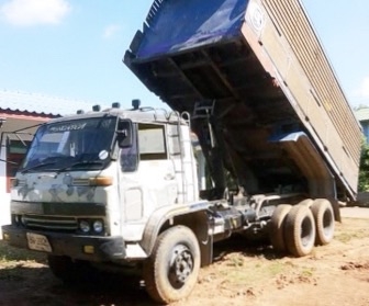 ISUZU JCM 175 HP 6BG1 สิบล้อดั๊มพ์เพลาเดียว กระบะดั๊มพ์ไม้คอกสูงเกษตรพื้นเหล็กสภาพดีพร้อมบรรทุกได้เลยครับ เครื่องยนต์ 175 แรงลงเล่มครบพร้อมเครื่องแรงดีแห้งดีไม่เยิ้ม หัวเก๋งเดิมๆมีผุบ้างภายในคอนโซลยังอยู่ พวงมาลัยเพาเวอร์ เบรคลม ช่วงล่างคัชซีมีดามไว้อย่าง ISUZU JCM 175 HP 6BG1 สิบล้อดั๊มพ์เพลาเดียว กระบะดั๊มพ์ไม้คอกสูงเกษตรพื้นเหล็กสภาพดีพร้อมบรรทุกได้เลยครับ เครื่องยนต์ 175 แรงลงเล่มครบพร้อมเครื่องแรงดีแห้งดีไม่เยิ้ม หัวเก๋งเดิมๆมีผุบ้างภายในคอนโซลยังอยู่ พวงมาลัยเพาเวอร์ เบรคลม ช่วงล่างคัชซีมีดามไว้อย่าง