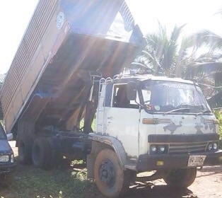 ISUZU JCM 175 HP 6BG1 สิบล้อดั๊มพ์เพลาเดียว กระบะดั๊มพ์ไม้คอกสูงเกษตรพื้นเหล็กสภาพดีพร้อมบรรทุกได้เลยครับ เครื่องยนต์ 175 แรงลงเล่มครบพร้อมเครื่องแรงดีแห้งดีไม่เยิ้ม หัวเก๋งเดิมๆมีผุบ้างภายในคอนโซลยังอยู่ พวงมาลัยเพาเวอร์ เบรคลม ช่วงล่างคัชซีมีดามไว้อย่าง ISUZU JCM 175 HP 6BG1 สิบล้อดั๊มพ์เพลาเดียว กระบะดั๊มพ์ไม้คอกสูงเกษตรพื้นเหล็กสภาพดีพร้อมบรรทุกได้เลยครับ เครื่องยนต์ 175 แรงลงเล่มครบพร้อมเครื่องแรงดีแห้งดีไม่เยิ้ม หัวเก๋งเดิมๆมีผุบ้างภายในคอนโซลยังอยู่ พวงมาลัยเพาเวอร์ เบรคลม ช่วงล่างคัชซีมีดามไว้อย่าง