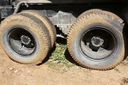 ISUZU JCM 175 HP 6BG1 สิบล้อดั๊มพ์เพลาเดียว กระบะดั๊มพ์ไม้คอกสูงเกษตรพื้นเหล็กสภาพดีพร้อมบรรทุกได้เลยครับ เครื่องยนต์ 175 แรงลงเล่มครบพร้อมเครื่องแรงดีแห้งดีไม่เยิ้ม หัวเก๋งเดิมๆมีผุบ้างภายในคอนโซลยังอยู่ พวงมาลัยเพาเวอร์ เบรคลม ช่วงล่างคัชซีมีดามไว้อย่าง ISUZU JCM 175 HP 6BG1 สิบล้อดั๊มพ์เพลาเดียว กระบะดั๊มพ์ไม้คอกสูงเกษตรพื้นเหล็กสภาพดีพร้อมบรรทุกได้เลยครับ เครื่องยนต์ 175 แรงลงเล่มครบพร้อมเครื่องแรงดีแห้งดีไม่เยิ้ม หัวเก๋งเดิมๆมีผุบ้างภายในคอนโซลยังอยู่ พวงมาลัยเพาเวอร์ เบรคลม ช่วงล่างคัชซีมีดามไว้อย่าง