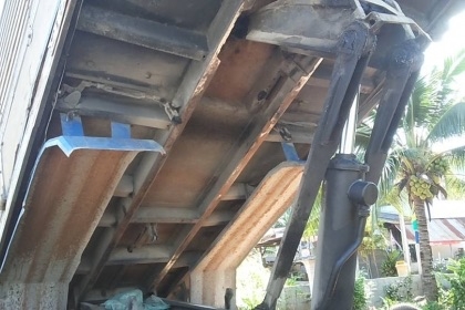 ISUZU JCM 175 HP 6BG1 สิบล้อดั๊มพ์เพลาเดียว กระบะดั๊มพ์ไม้คอกสูงเกษตรพื้นเหล็กสภาพดีพร้อมบรรทุกได้เลยครับ เครื่องยนต์ 175 แรงลงเล่มครบพร้อมเครื่องแรงดีแห้งดีไม่เยิ้ม หัวเก๋งเดิมๆมีผุบ้างภายในคอนโซลยังอยู่ พวงมาลัยเพาเวอร์ เบรคลม ช่วงล่างคัชซีมีดามไว้อย่าง ISUZU JCM 175 HP 6BG1 สิบล้อดั๊มพ์เพลาเดียว กระบะดั๊มพ์ไม้คอกสูงเกษตรพื้นเหล็กสภาพดีพร้อมบรรทุกได้เลยครับ เครื่องยนต์ 175 แรงลงเล่มครบพร้อมเครื่องแรงดีแห้งดีไม่เยิ้ม หัวเก๋งเดิมๆมีผุบ้างภายในคอนโซลยังอยู่ พวงมาลัยเพาเวอร์ เบรคลม ช่วงล่างคัชซีมีดามไว้อย่าง