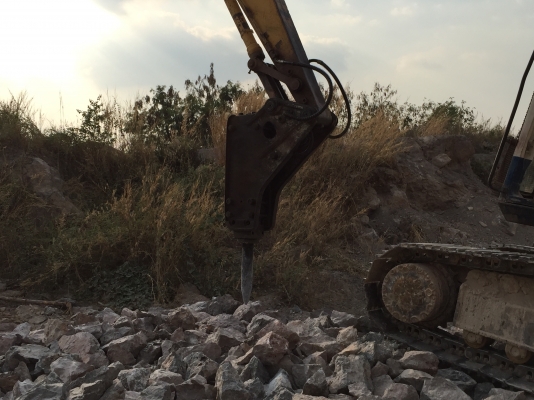 ขายหัวเบรคเกอร์ FURUKAWA ใส่แบคโฮ รุ่น PC-200. CAT 320. ZX-200