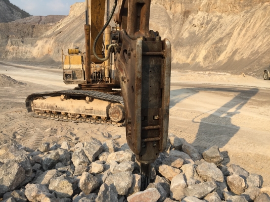 ขายหัวเบรคเกอร์ FURUKAWA ใส่แบคโฮ รุ่น PC-200. CAT 320. ZX-200