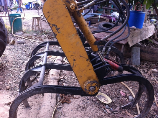 ขายรถคีบอ้อย 3 ล้อ ไฮดรอลิกดี รถพร้อมใช้งาน